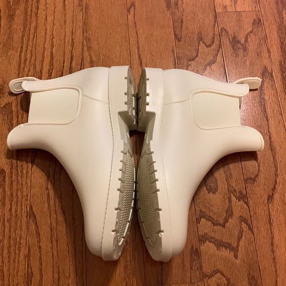 Size 41 (10) white rubber boots with elastic on top of both sides - Picture 2 of 9